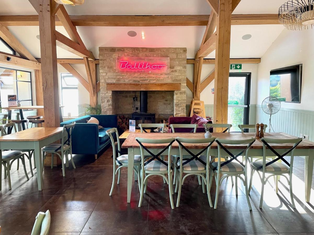 Cosy Cotswold Lodge By Your Home Here - Summer Sale For 3 Plus Nights - Ideal For Families With Log-Burner, Spa, Private Parking And Heated Swimming Pools Ashton Keynes Kültér fotó