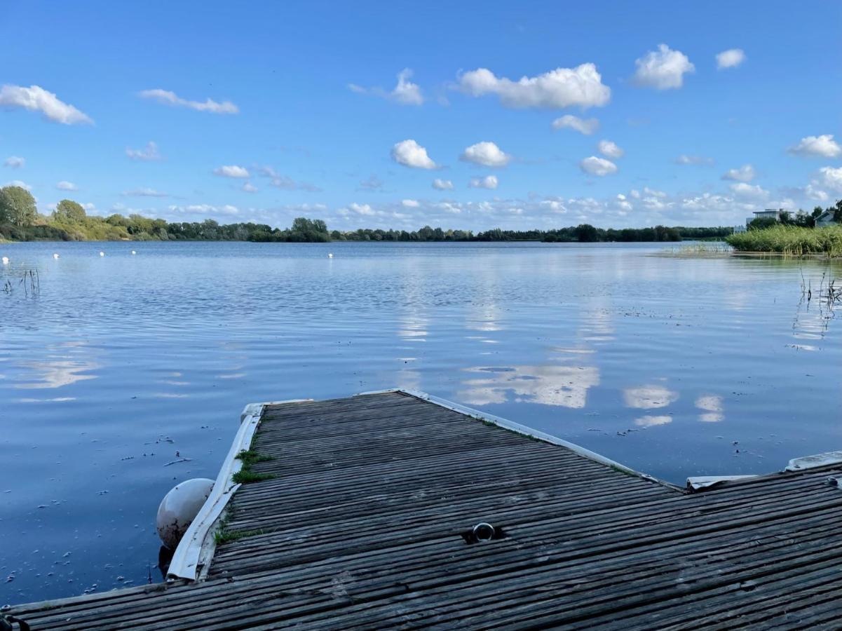 Cosy Cotswold Lodge By Your Home Here - Summer Sale For 3 Plus Nights - Ideal For Families With Log-Burner, Spa, Private Parking And Heated Swimming Pools Ashton Keynes Kültér fotó