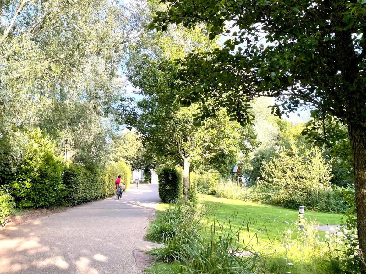 Cosy Cotswold Lodge By Your Home Here - Summer Sale For 3 Plus Nights - Ideal For Families With Log-Burner, Spa, Private Parking And Heated Swimming Pools Ashton Keynes Kültér fotó