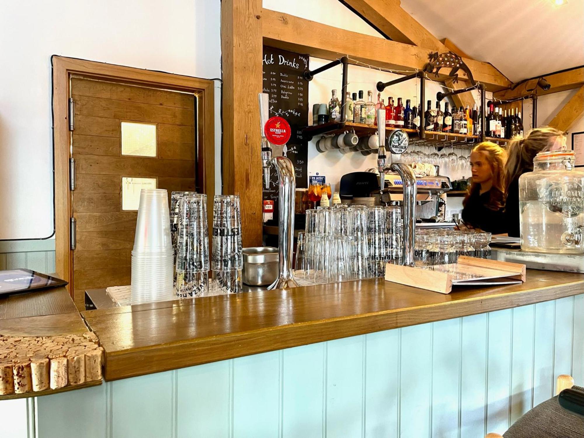 Cosy Cotswold Lodge By Your Home Here - Summer Sale For 3 Plus Nights - Ideal For Families With Log-Burner, Spa, Private Parking And Heated Swimming Pools Ashton Keynes Kültér fotó