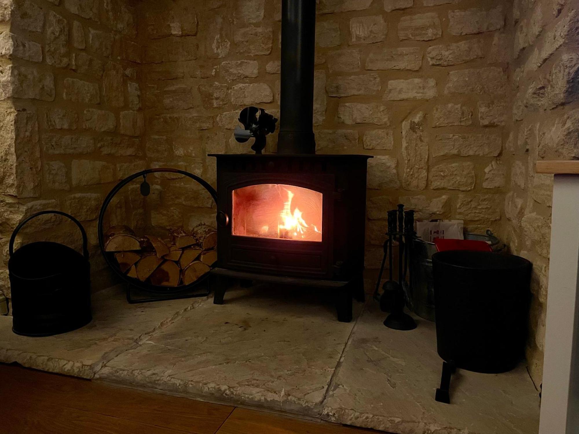 Cosy Cotswold Lodge By Your Home Here - Summer Sale For 3 Plus Nights - Ideal For Families With Log-Burner, Spa, Private Parking And Heated Swimming Pools Ashton Keynes Kültér fotó