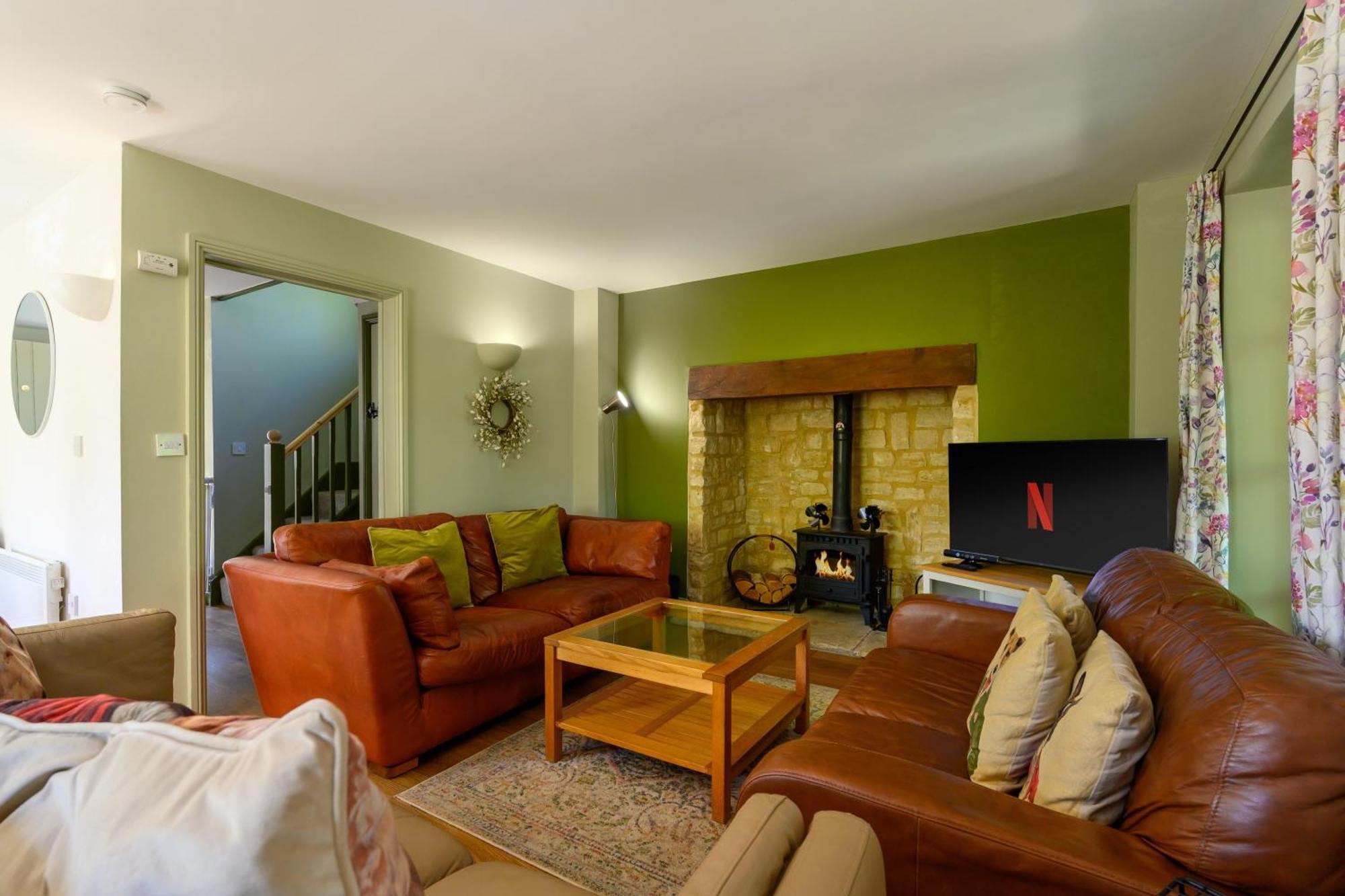 Cosy Cotswold Lodge By Your Home Here - Summer Sale For 3 Plus Nights - Ideal For Families With Log-Burner, Spa, Private Parking And Heated Swimming Pools Ashton Keynes Kültér fotó