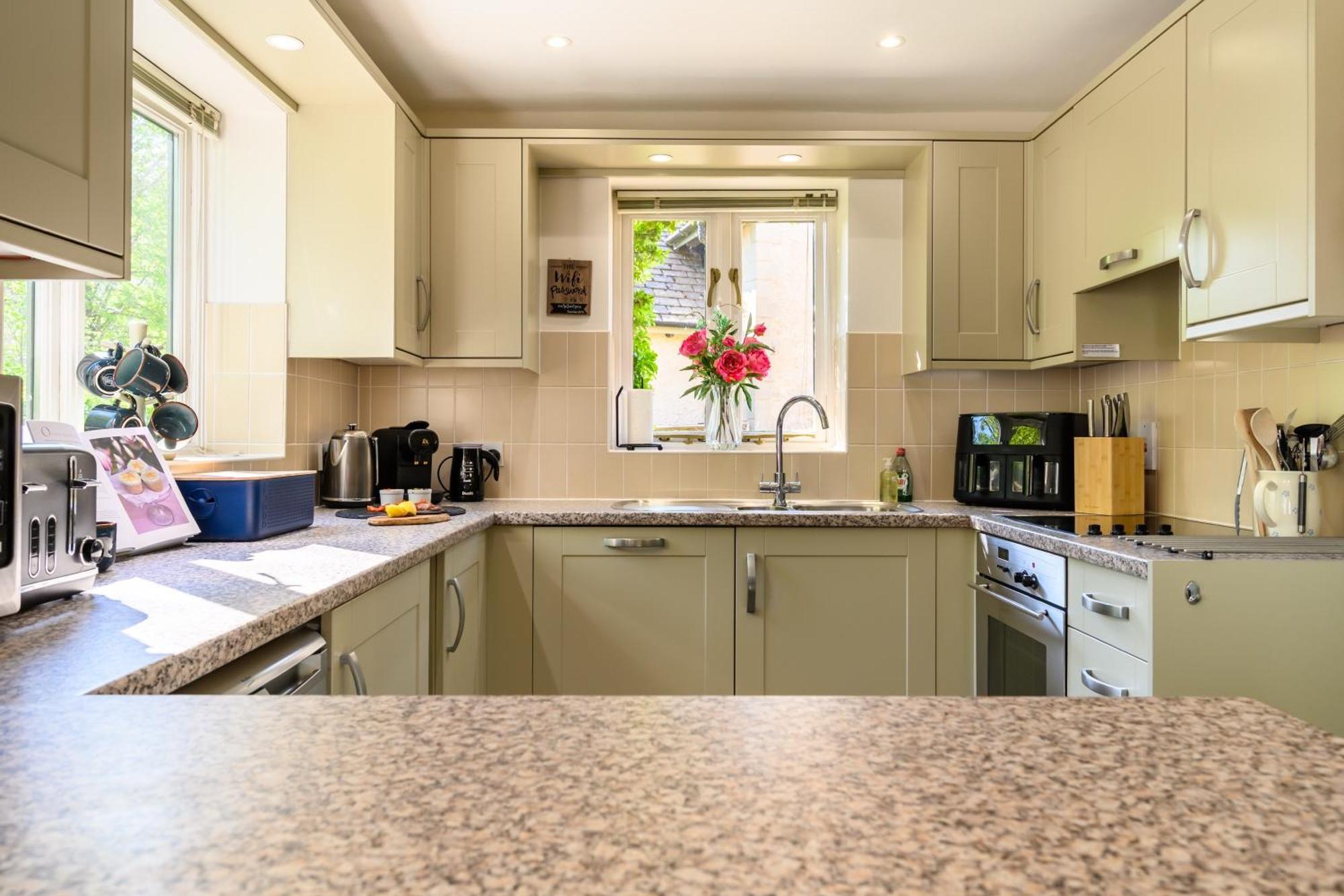 Cosy Cotswold Lodge By Your Home Here - Summer Sale For 3 Plus Nights - Ideal For Families With Log-Burner, Spa, Private Parking And Heated Swimming Pools Ashton Keynes Kültér fotó