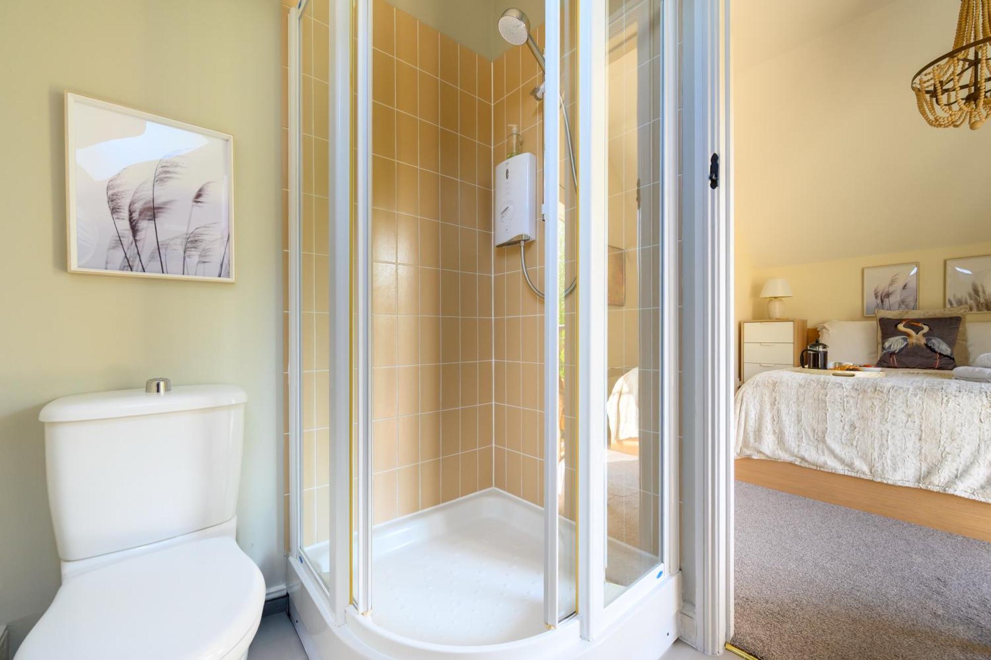 Cosy Cotswold Lodge By Your Home Here - Summer Sale For 3 Plus Nights - Ideal For Families With Log-Burner, Spa, Private Parking And Heated Swimming Pools Ashton Keynes Kültér fotó